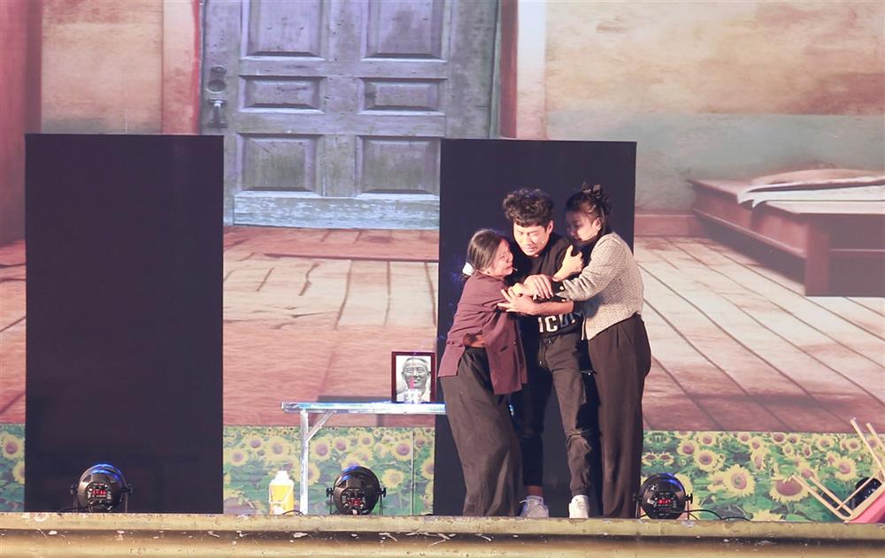 Tiết mục tiểu phẩm “Quay đầu là bờ” tuyên truyền về tác hại của ma túy tại chương trình.