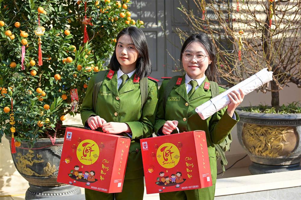 3. Theo chia sẻ của nhiều học viên, chương trình hỗ trợ vé xe về quê đón Tết được triển khai góp phần giúp hành trình sum vầy với gia đình trở nên dễ dàng và ấm áp hơn.