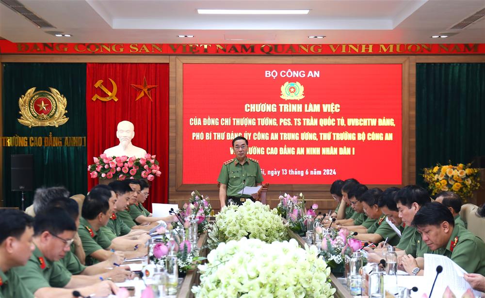 Thứ trưởng Trần Quốc Tỏ thăm và làm việc tại Trường Cao đẳng An ninh nhân dân I.