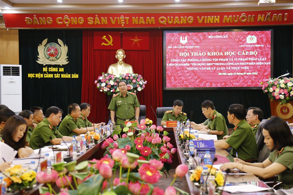 Thiếu tướng, TS Chử Văn Dũng, Phó Giám đốc Học viện CSND và Thượng tá Bùi Đức Tài, Phó Cục trưởng Cục Cảnh sát hình sự đồng chủ trì Hội thảo.