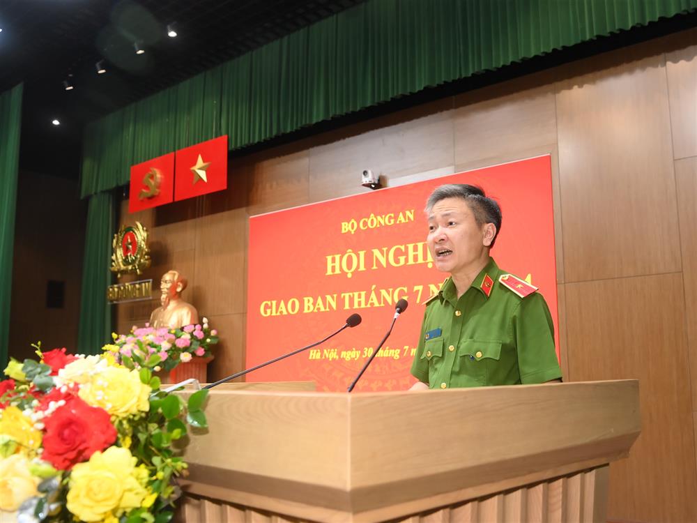Phát biểu khai mạc Hội nghị, Thứ trưởng Nguyễn Ngọc Lâm nhấn mạnh: Hội nghị giao ban nhằm đánh giá kết quả các mặt công tác công an tháng 7/2024, kiểm điểm, làm rõ những vấn đề còn tồn tại, hạn chế; chỉ ra nguyên nhân trong lãnh đạo, chỉ đạo, tổ chức triển khai thực hiện các kế hoạch, chương trình, mệnh lệnh chỉ đạo của Bộ và đề ra những nhiệm vụ, giải pháp công tác trọng tâm tháng 8/2024.