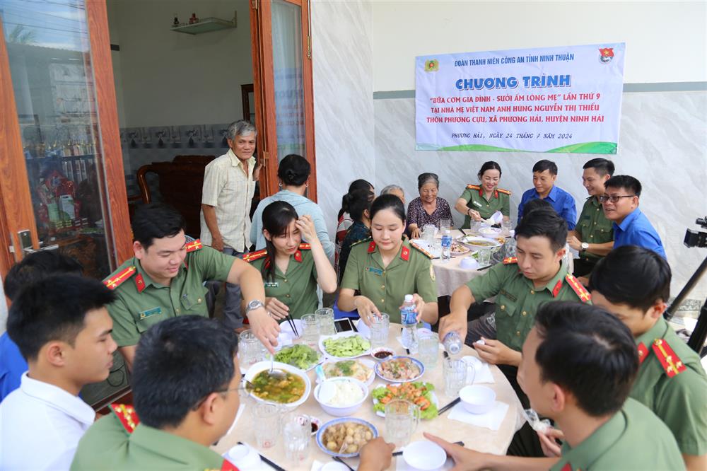 Một số hình ảnh tại chương trình.