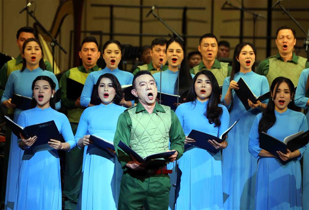 Tác phẩm 'Hò kéo pháo' được NSƯT Nguyễn Huy Đức và Hợp xướng A cappella thể hiện.