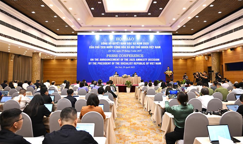 Toàn cảnh họp báo.