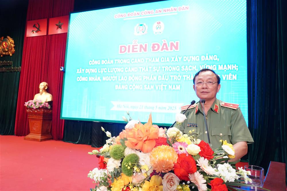 Thiếu tướng Đặng Ngọc Bách, Phó Cục trưởng Cục công tác chính trị, Bộ Công an dự và chỉ đạo hội nghị.