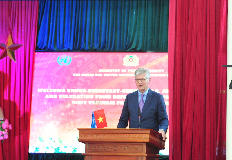 Ông Jean-Pierre Lacroix - Phó Tổng Thư ký Liên hợp quốc, phụ trách hoạt động gìn giữ hòa bình phát biểu tại buổi làm việc.