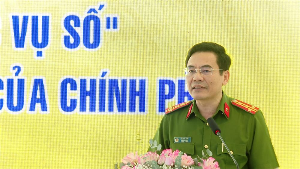 Đại tá Đỗ Hoài Nam, Phó Giám đốc Công an tỉnh phát biểu tại hội nghị.
