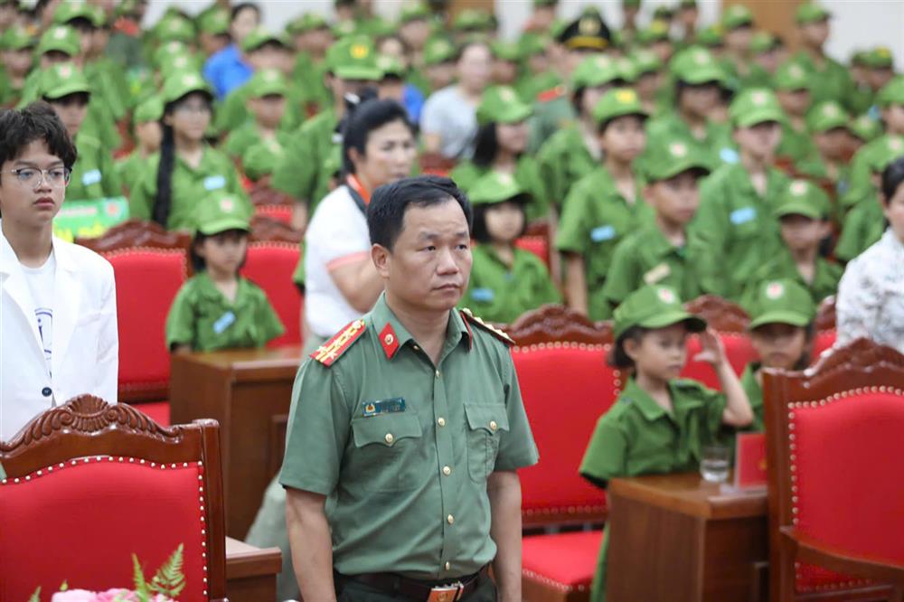 Đồng chí Đại tá, TS Trần Đình Quý, Phó Hiệu trưởng Nhà trường chủ trì Lễ Khai mạc.