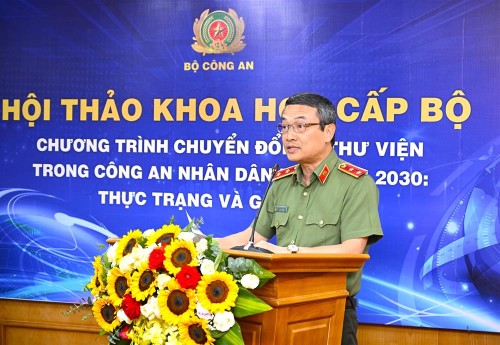 Trung tướng Nguyễn Ngọc Toàn, Trợ lý Ủy viên Bộ Chính trị - Bộ trưởng Bộ Công an, Cục trưởng Cục Công tác chính trị phát biểu đề dẫn hội thảo.