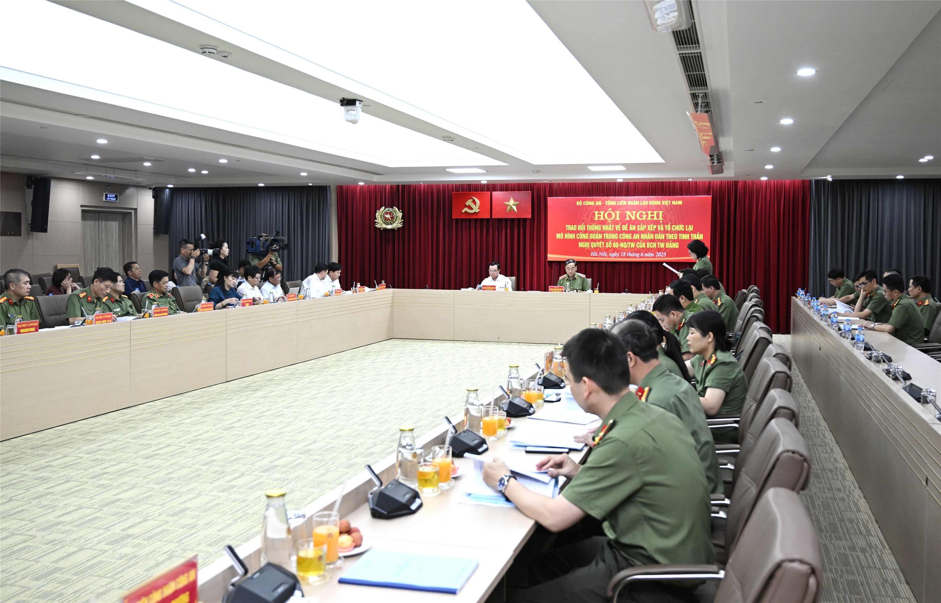 Toàn cảnh Hội nghị.