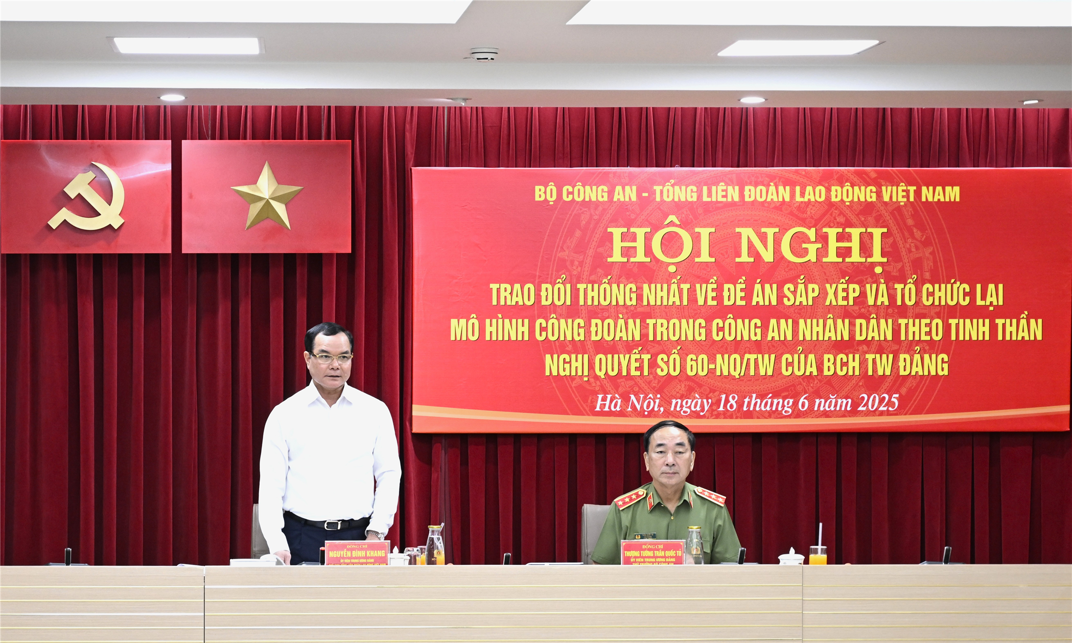 Chủ tịch Tổng Liên đoàn Lao động Việt Nam Nguyễn Đình Khang phát biểu tại Hội nghị.
