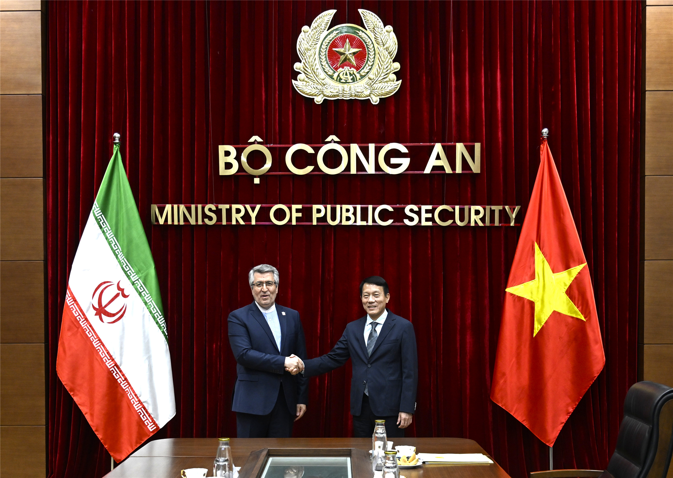 Đại tướng Lương Tam Quang - Bộ trưởng Bộ Công an tiếp Đại sứ Đặc mệnh toàn quyền nước Cộng hòa Hồi giáo Iran tại Việt Nam Ali Akbar Nazari.