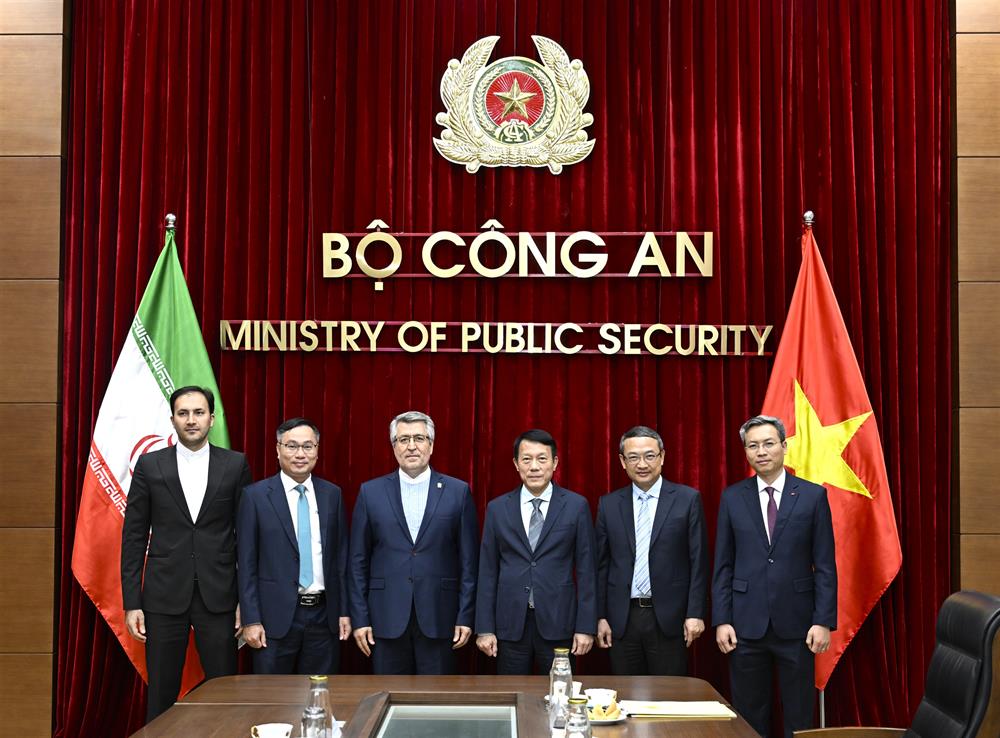 Các đại biểu tại buổi tiếp.