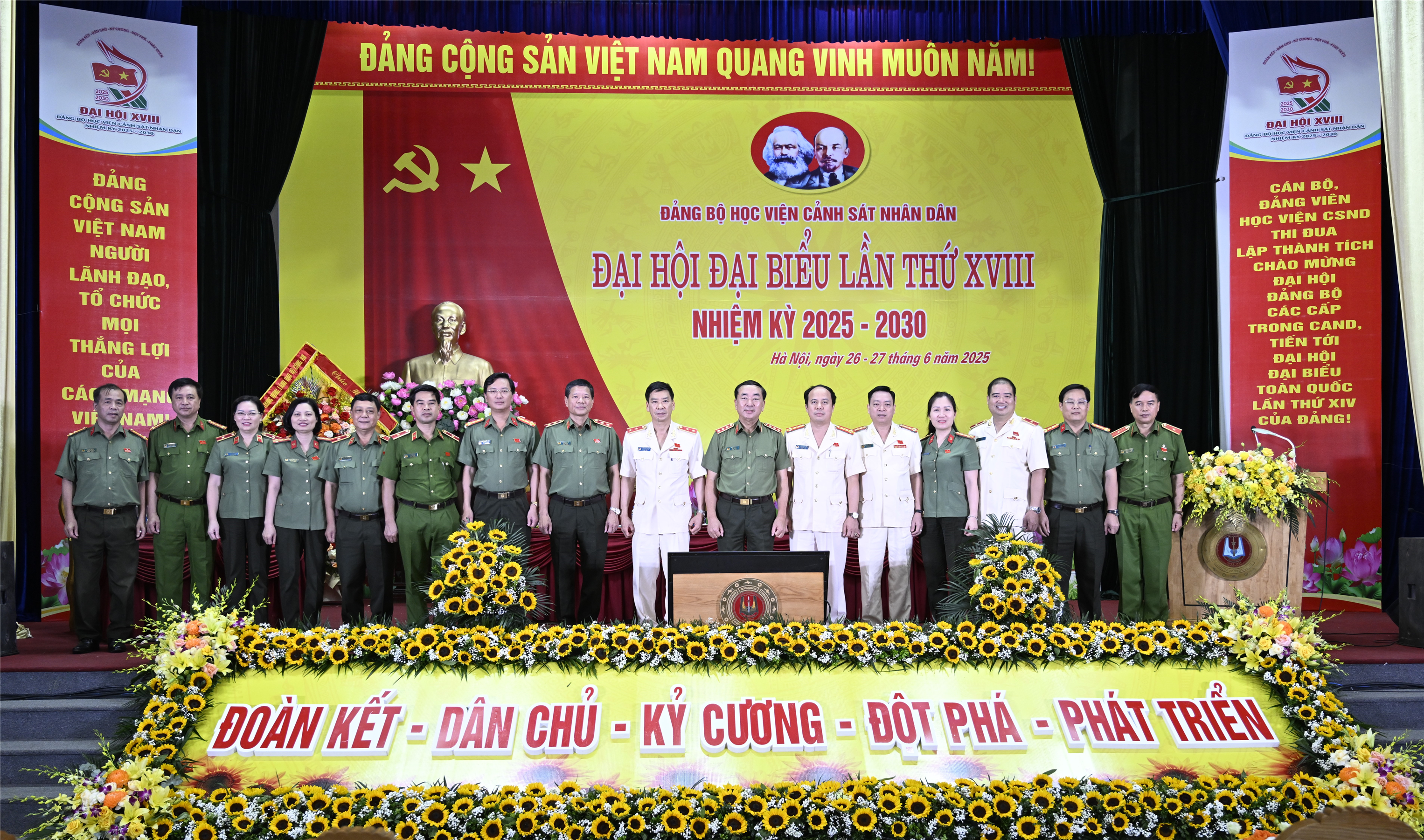 Các đại biểu dự Đại hội.