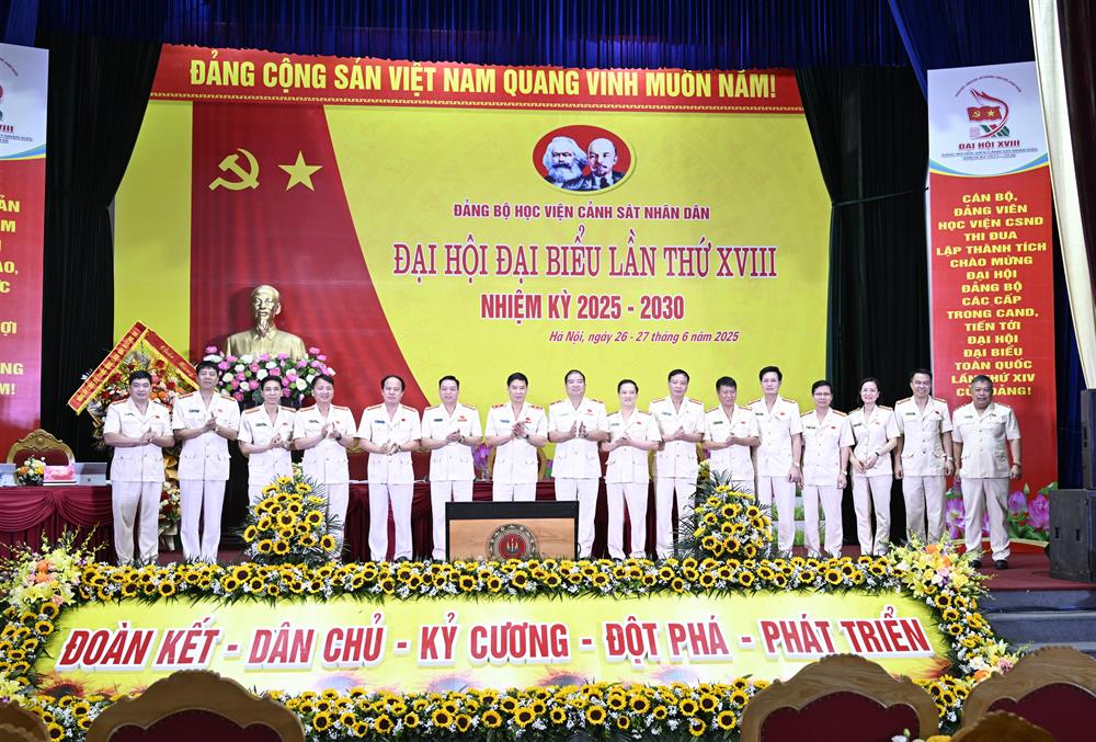 Ban Chấp hành Đảng bộ Học viện CSND nhiệm kỳ 2025 – 2030 ra mắt Đại hội.