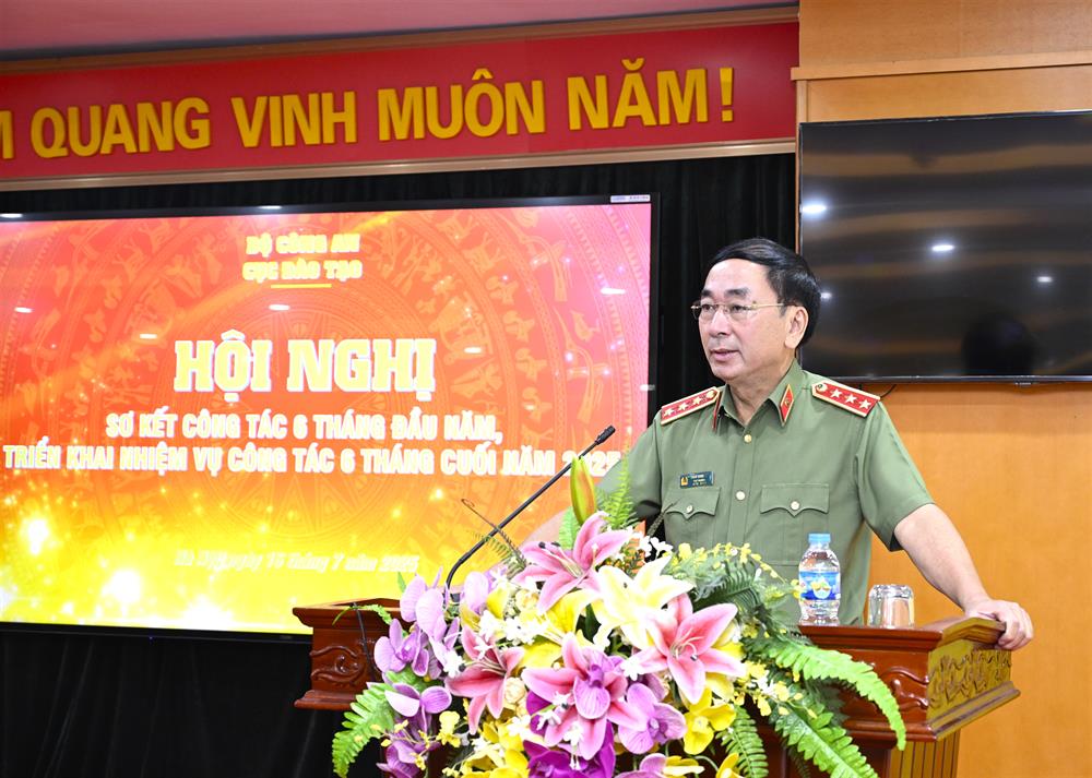 Thứ trưởng Trần Quốc Tỏ phát biểu tại Hội nghị.