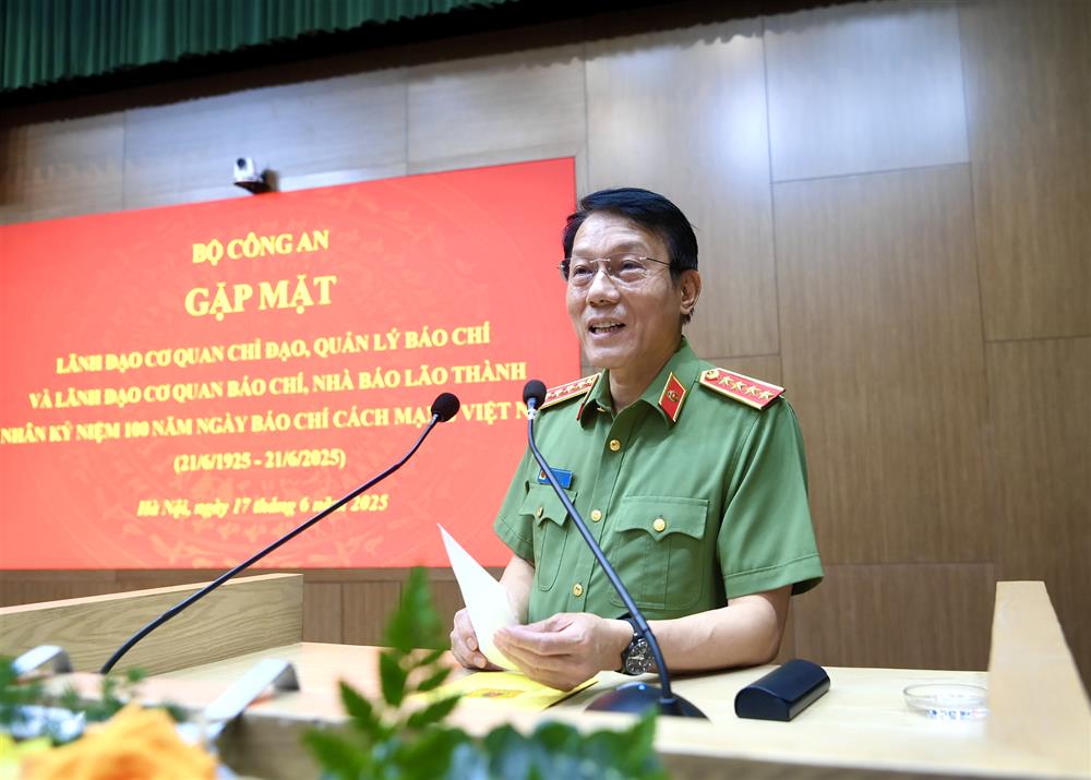 Bộ trưởng Lương Tam Quang phát biểu tại buổi gặp mặt.