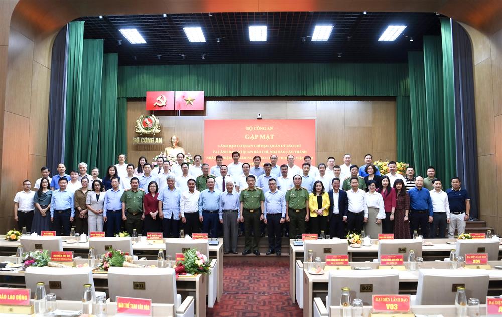 Các đại biểu dự buổi gặp mặt.