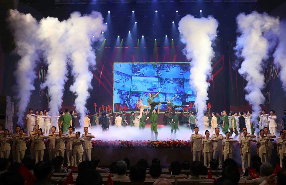 chương trình sử thi nghệ thuật đặc sắc “Công an Thủ đô viết tiếp những bản hùng ca”.