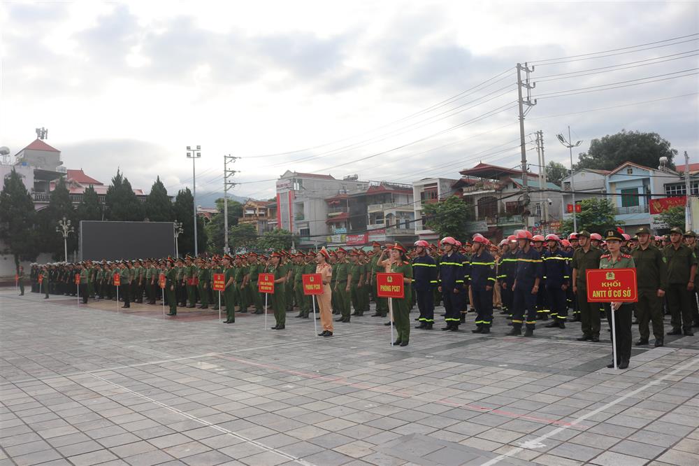 Các đại biểu tham gia Lễ ra quân.
