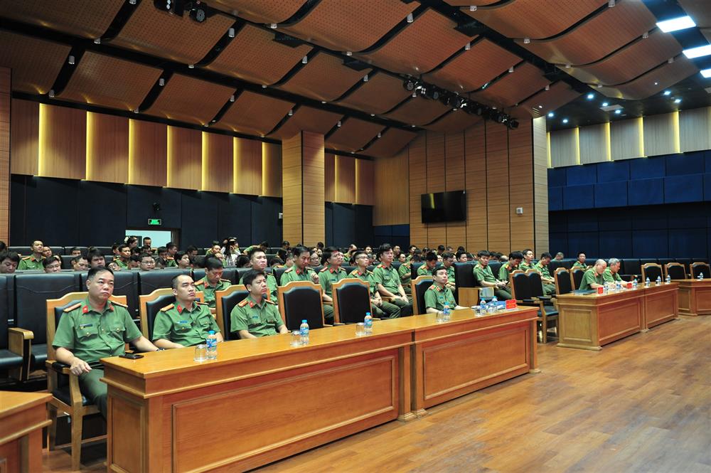 Các đại biểu dự Lễ ra quân.