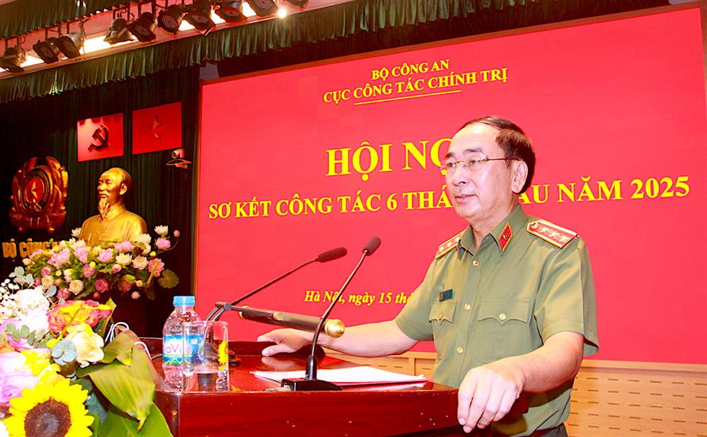 Thứ trưởng Trần Quốc Tỏ phát biểu tại Hội nghị.
