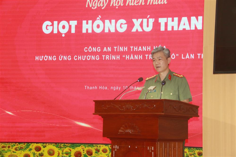 Đại tá Nguyễn Anh Tuấn, Phó Giám đốc Công an tỉnh phát biểu tại Ngày hội hiến máu.
