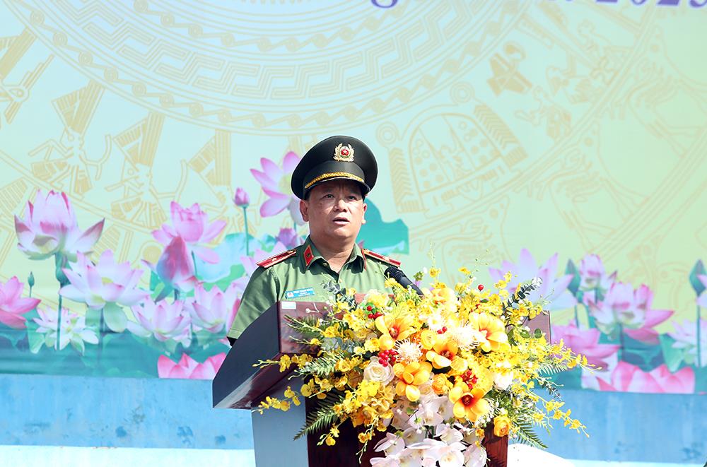 Tư lệnh Phạm Thanh Hùng phát biểu tại Lễ bế giảng.
