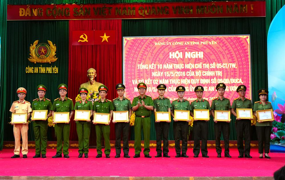 Đại tá Trần Trọng Hiền phát biểu tại Hội nghị.