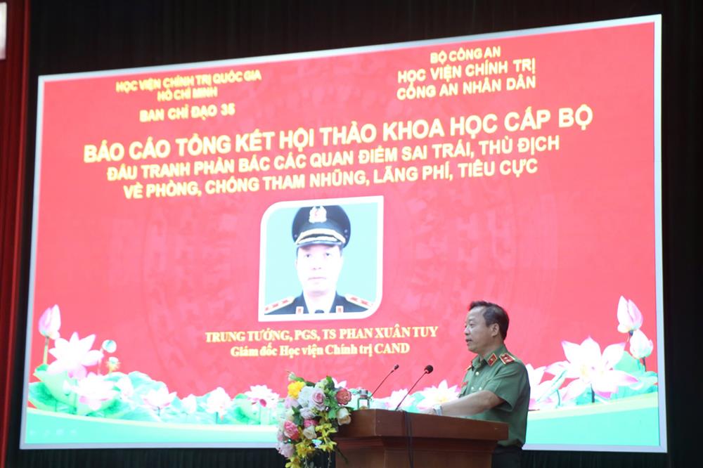 Trung tướng, PGS.TS, NGƯT Phan Xuân Tuy, Giám đốc Học viện Chính trị Công an nhân dân phát biểu tại hội thảo.