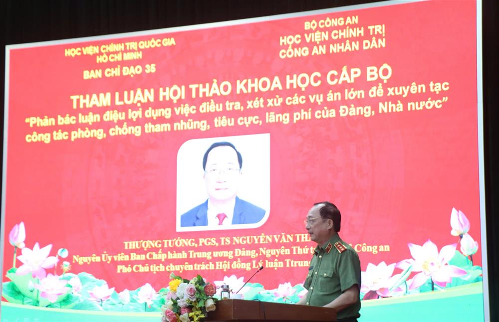 Thượng tướng, PGS.TS Nguyễn Văn Thành, Phó Chủ tịch chuyên trách Hội đồng Lý luận Trung ương phát biểu tại Hội thảo.