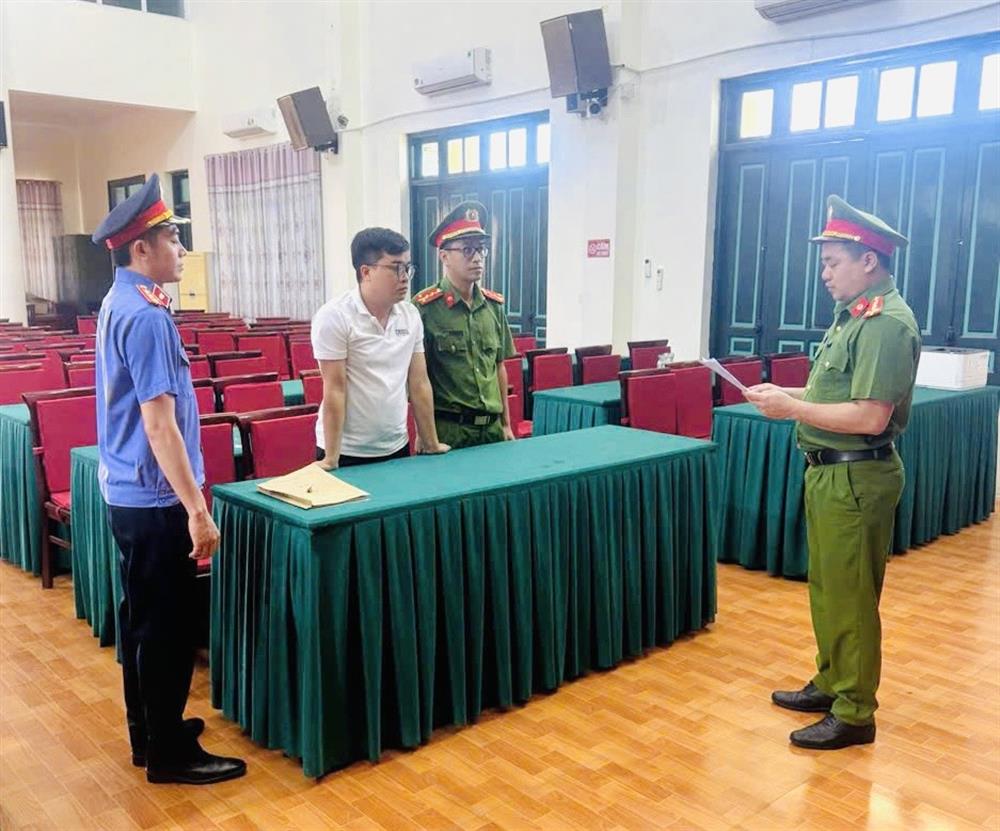 Cơ quan điều tra Cảnh sát điều tra Công an tỉnh Quảng Bình Tống đạt quyết định khởi tố, Lệnh bắt tạm giam đối với Nguyễn Như Thành (Thành viên góp vốn công ty Win Group).