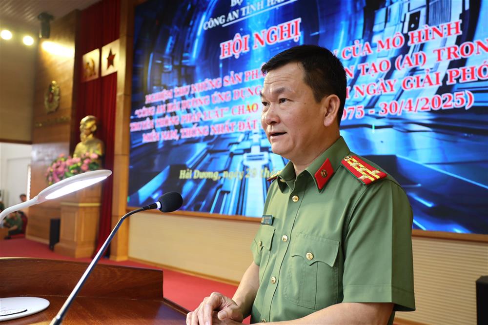 Đại tá Bùi Quang Bình, Giám đốc Công an tỉnh phát biểu chỉ đạo tại Hội nghị.