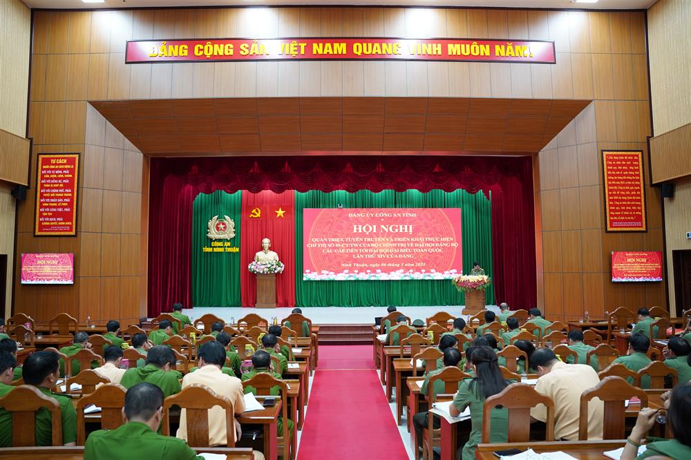 Toàn cảnh hội nghị.