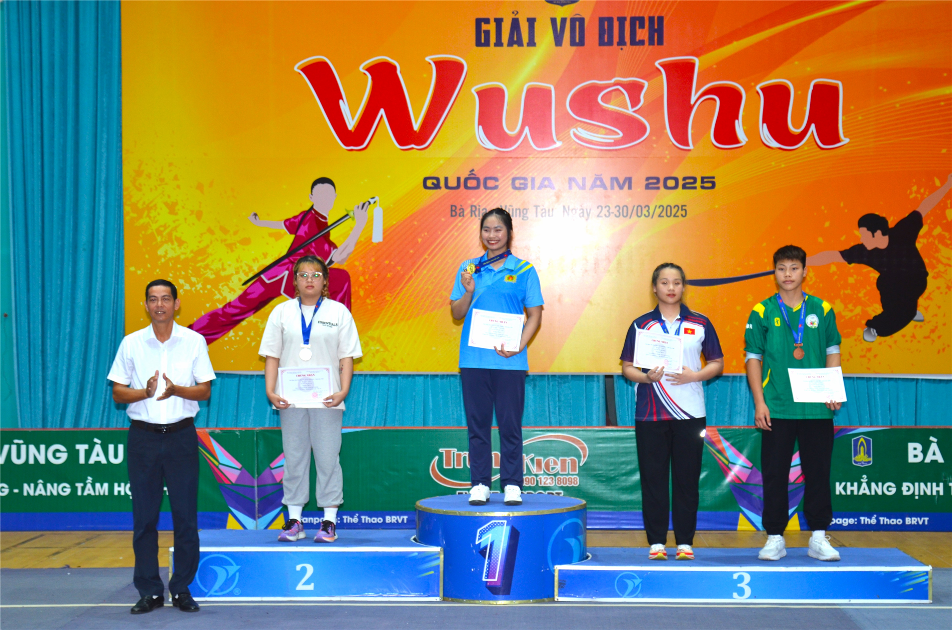 Vận động viên Nguyễn Thu Thảo nhận Huy chương Vàng nội dung thi đấu đối kháng trực tiếp hạng cân 75 kg nữ.