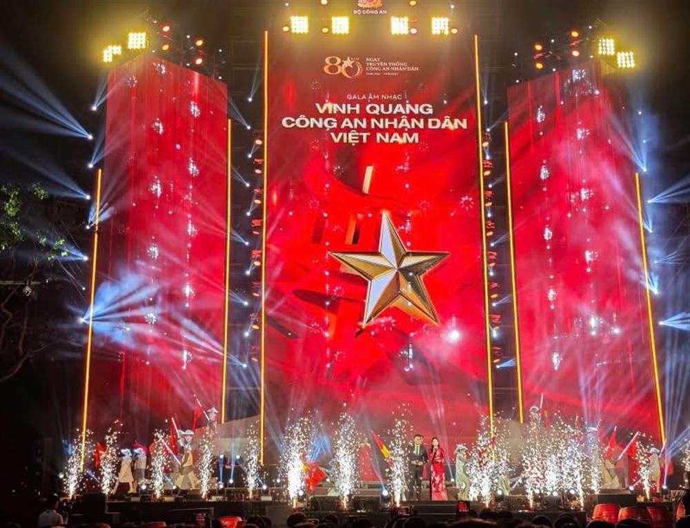 Gala âm nhạc “Vinh quang CAND Việt Nam” diễn ra thành công tại Hà Nội cùng nhiều hoạt động bên lề.