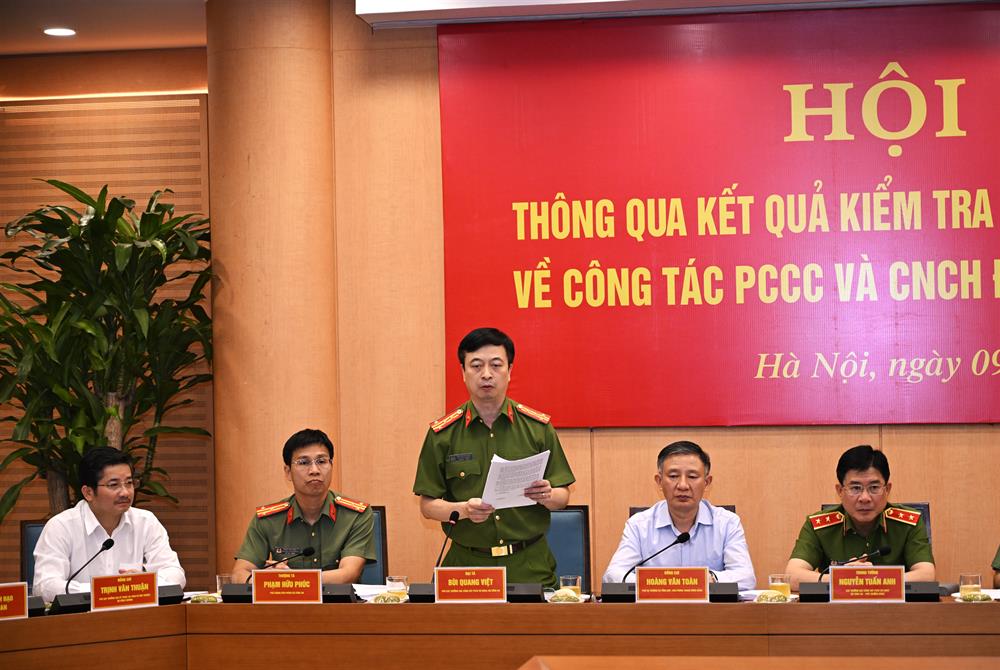 Đại tá Bùi Quang Việt, Phó Cục trưởng Cục Cảnh sát PCCC và CNCH thông qua kết quả kiểm tra công tác PCCC và CNCH tại thành phố Hà Nội