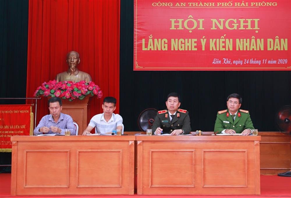 Thiếu tướng Vũ Thanh Chương, Giám đốc CATP cùng đoàn công tác lắng nghe ý kiến Nhân dân tại Liên Khê, Thủy Nguyên.