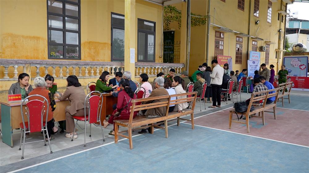 Người dân tích cực hưởng ứng "Ngày cuối tuần cùng dân".