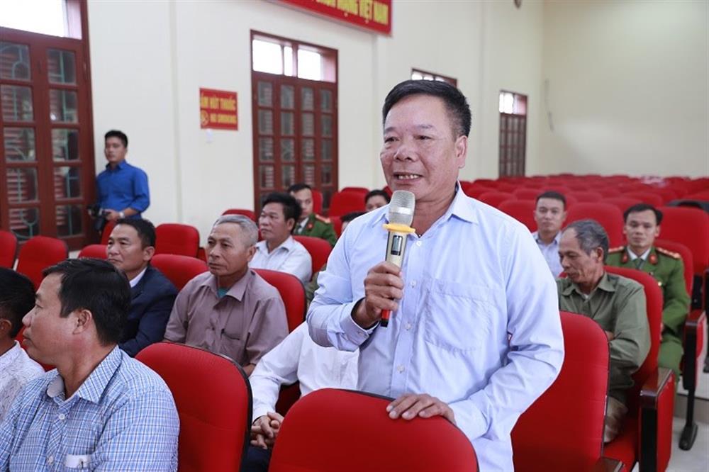 Người dân phát biểu ý kiến đóng góp với lực lượng Công an tại hội nghị lắng nghe ý kiến Nhân dân.