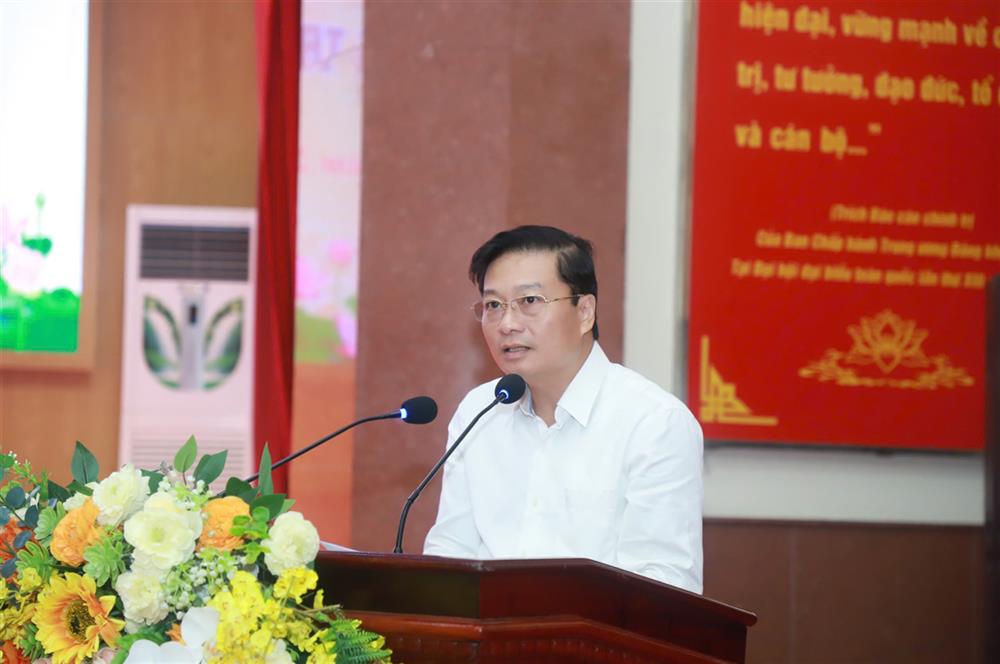 Các đại biểu tham luận tại Hội thảo.