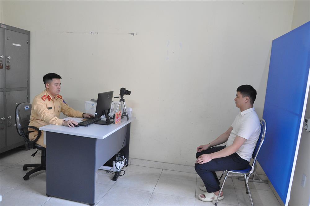 Thời gian tiếp nhận hồ sơ được thực hiện vào các ngày làm việc và ngày thứ 7 hàng tuần.