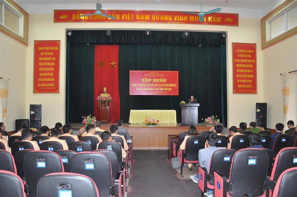 Các đại biểu tham dự khai mạc lớp tập huấn.