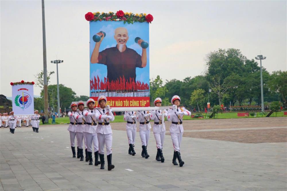 Lễ khai mạc Đại hội khỏe Vì An ninh Tổ quốc lần thứ IX và Hội thi Điều lệnh, quân sự, võ thuật CAND lần thứ VI khu vực 4 (TP Huế).