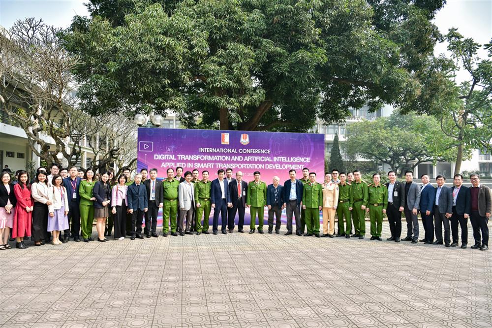 Các đại biểu dự Hội thảo.