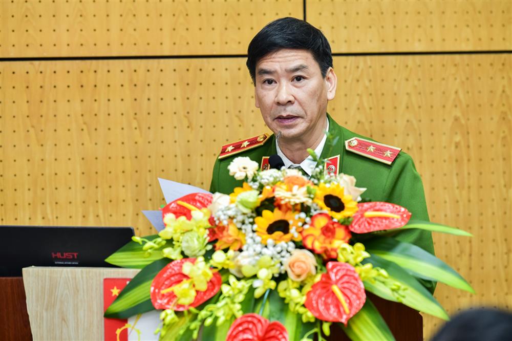 Trung tướng, GS.TS Trần Minh Hưởng, Giám đốc Học viện Cảnh sát nhân dân phát biểu đề dẫn Hội thảo.