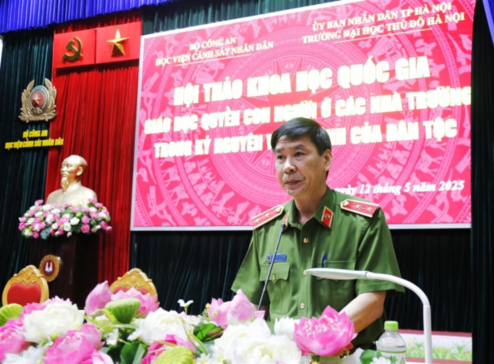 Trung tướng, GS.TS Trần Minh Hưởng, Giám đốc Học viện CSND phát biểu tại hội thảo.