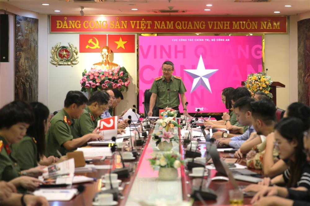 Trung tướng Nguyễn Ngọc Toàn, Trợ lý Ủy viên Bộ Chính trị, Cục trưởng Cục Công tác Chính trị chủ trì cuộc họp Ban tổ chức triển khai xây dựng các nội dung liên quan Gala âm nhạc “Vinh quang CAND Việt Nam”.