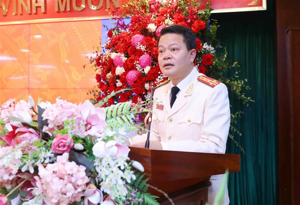 Đại tá Vũ Văn Tấn phát biểu nhận nhiệm vụ.