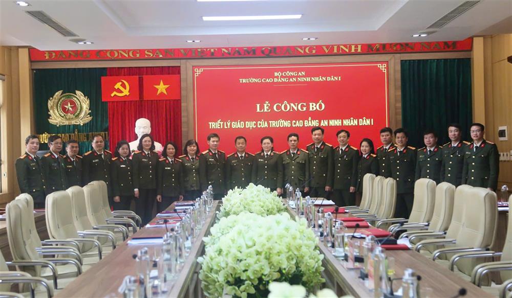 triết lý giáo dục của Trường Cao đẳng An ninh nhân dân I là: “Chính trị vững vàng – Pháp luật tinh thông – Nghiệp vụ sắc bén – Dũng cảm, kiên trì – Hội nhập, phát triển”.